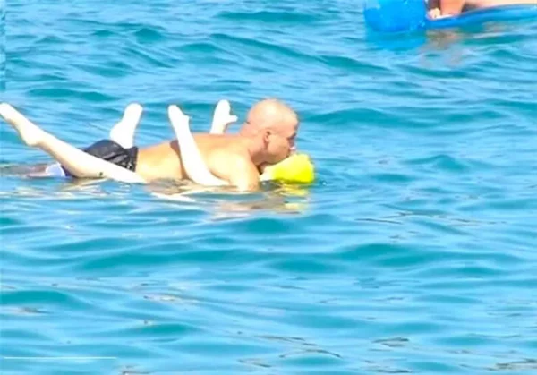 Eine-Schwimmhilfe-der-besonderen-Art.webp