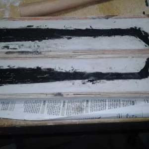 Mit schwarzem Silicon gefüllt