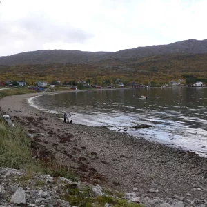 Die Bucht bei Sandneshamn , Bogebukta vor dem Haus