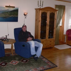 das große Wohnzimmer mit Fernsehecke