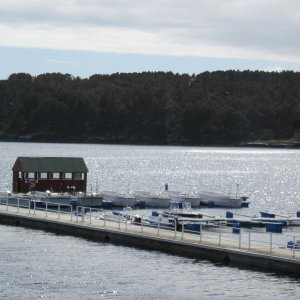 Pier mit Mietbooten in hellesöy