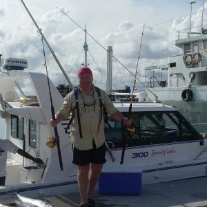 Eigenes Equipment zahlt sich auf den Malediven 2011 aus:
Penn Int. 50VSW an einer Stand-up-Rute von Shimano TIAGRA XTR-B STP 50-80.
Daiwa Dogfight a