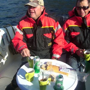 Kaffeekränzchen am Boot