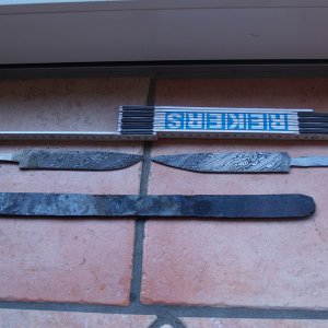 Hier mit Giraffes Rohling soll mal ein "kleines" Filetiermesser werden, damit der Heilbutt dann auch verarbeitet werden kann.