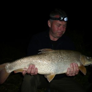 Barbe 6,020kg vom 02.10.2011
meine gröste Barbe.
Bei Rute & Rolle Siegerfisch 2012