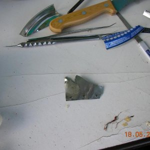 Nach drei Tagen wieder zerfetzt,
aber immerhin gut 80 Kilometer damit gefahren.Also wieder gebastelt,ging jetzt wesentlich schneller(30min)