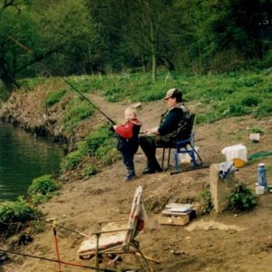 Mit Jugen jahren am Wasser mit Dad (Sailor).

Erster Fisch Güster ;)
