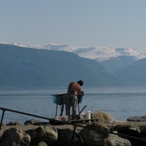 Fische Putzen! Macht natürlich bei dieser Aussicht und diesem Wetter doppelt soviel Spaß !