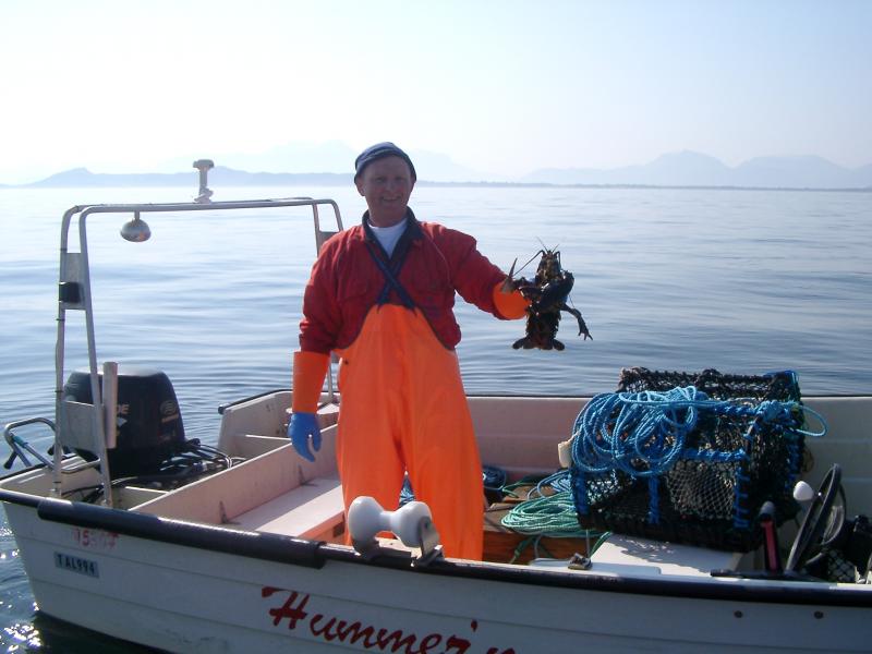 Besuch auf offener See von einem Hummerfischer.