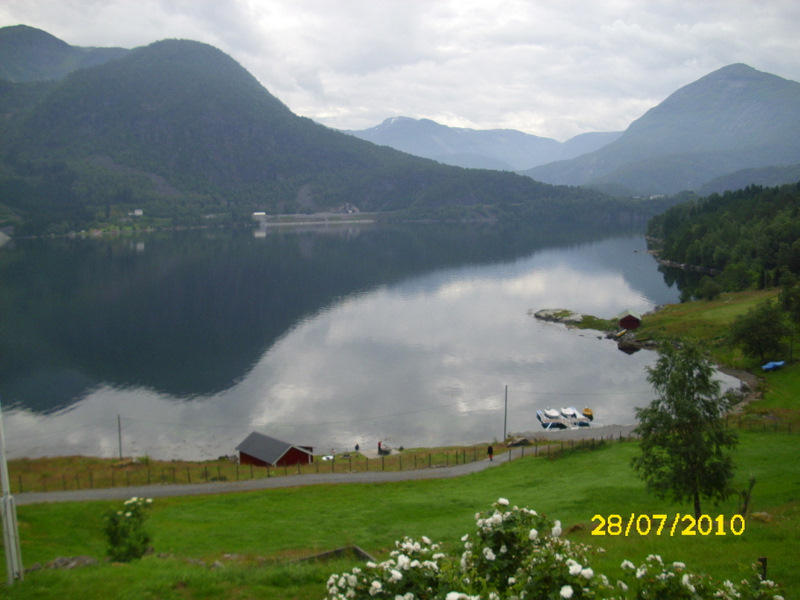 Blick vom Haus auf den Fjord