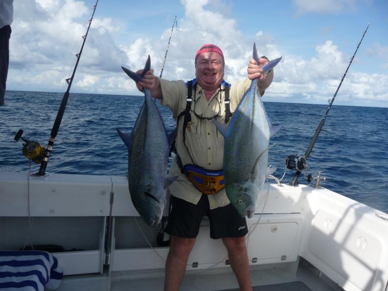 Bluefin Jacks oder auch Bluefin Trevally
oder auch Bluefin Kingfish, egal wie man ihn nennt, er ist wohl einer der schmackhaftesten Fische
Malediven