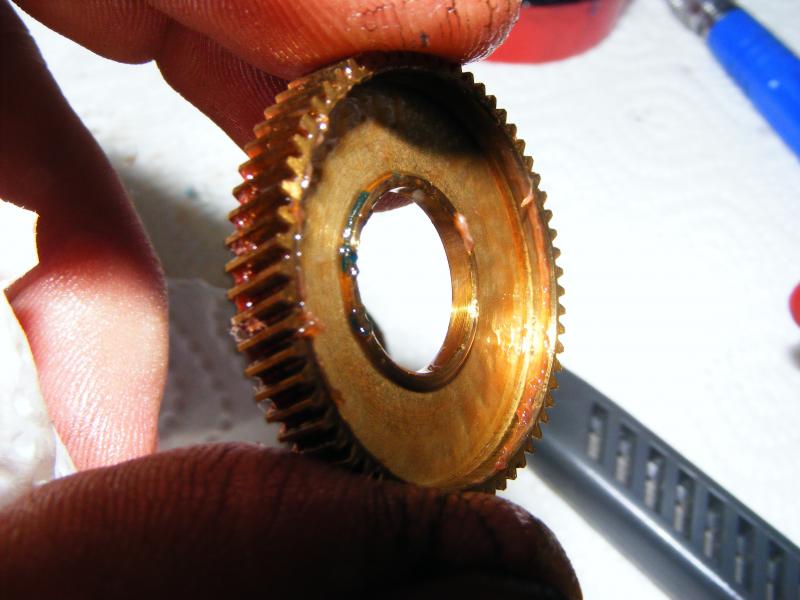 Das gemisch aus Öl und Fett kraucht bis in die hinterste Bremsscheibe