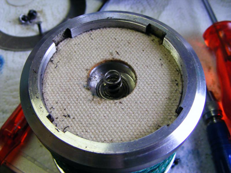 Dei bremsscheibe der Okuma, etwas flusenbildung und reste des Abribs durch den Montagefehlers