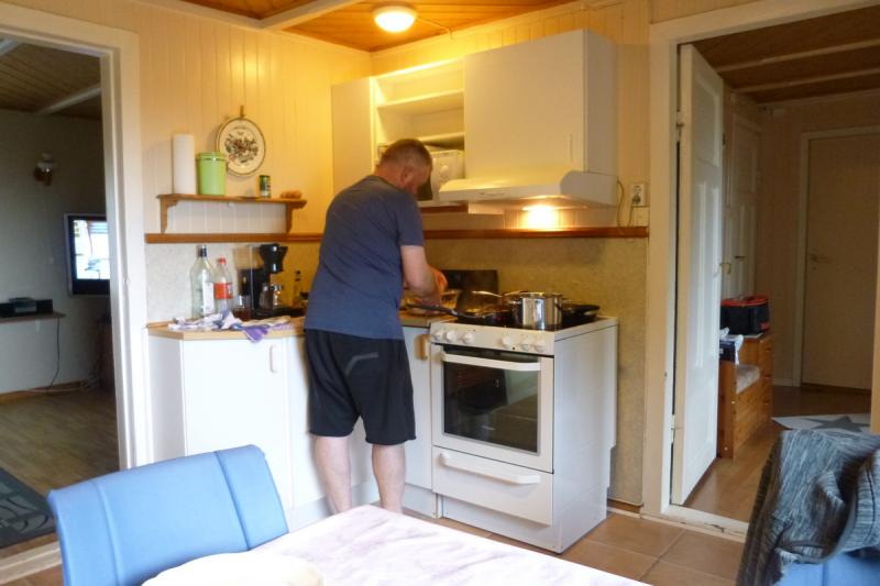 Der fette koch bei der Arbeit