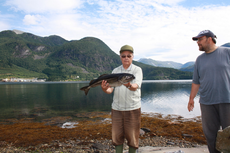 Fisch und Angler glücklich zusammen..., na ja der Fisch wohl nicht so glücklich