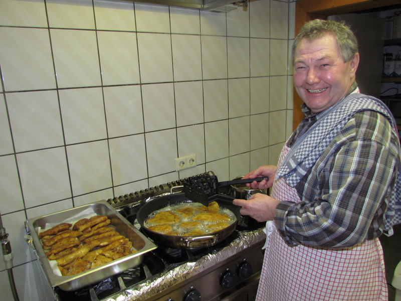 Fischbrater in seinem Element