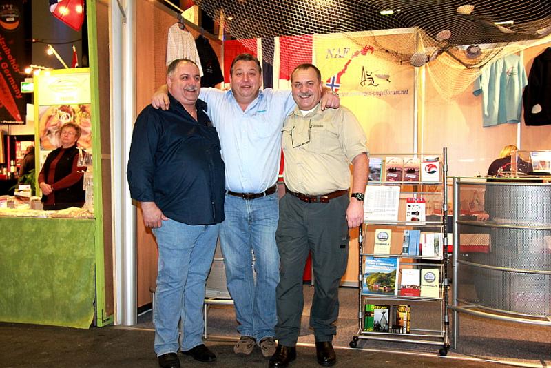 gewichtige  Personen am Stand2