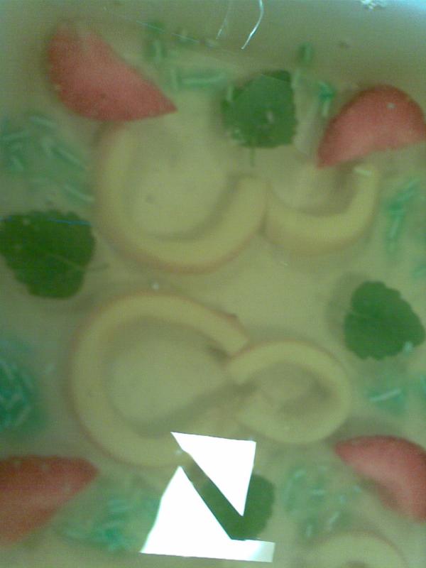 "Jim Beam" - Weingelee, mit Früchten etagenweise "gefüllt", für eine Kundin. Nach dem waren sie etwas "angetrunken", sagte sie !