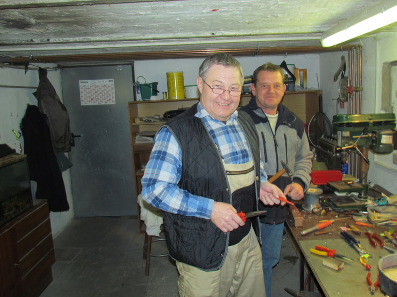 Joachim (im Vordergund) und Uwe bei der "Arbeit"