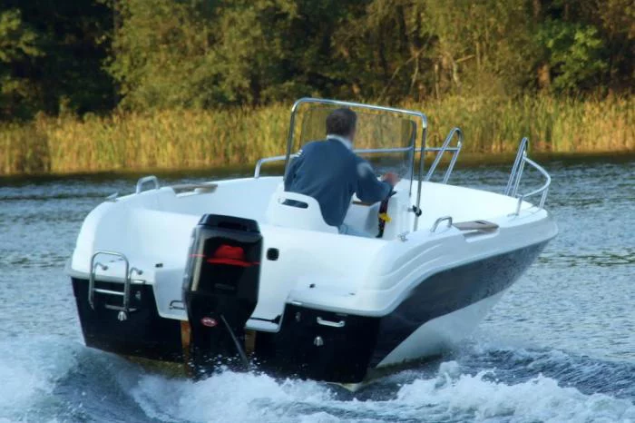 Konsolenboot 570 mit 60 PS