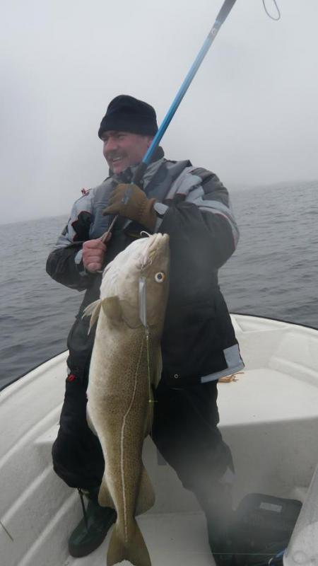 Mein erster Meterfisch !!!!
Ein Dorsch von 1,11m und 12,5 kg gefangen in Flatanger Norwegen 04,2010
