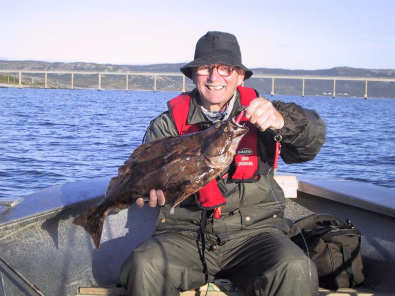 Skjervoy 2007
mein Freund Gerhard 
auch mit maßigem Heilbutt