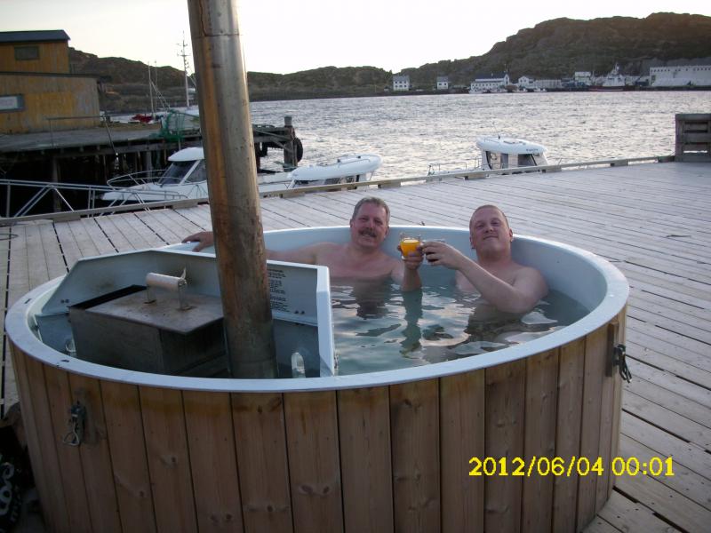 So gut haben wir unsern letzten Abend ausklingen lassen...Prost auf Rolvsoya