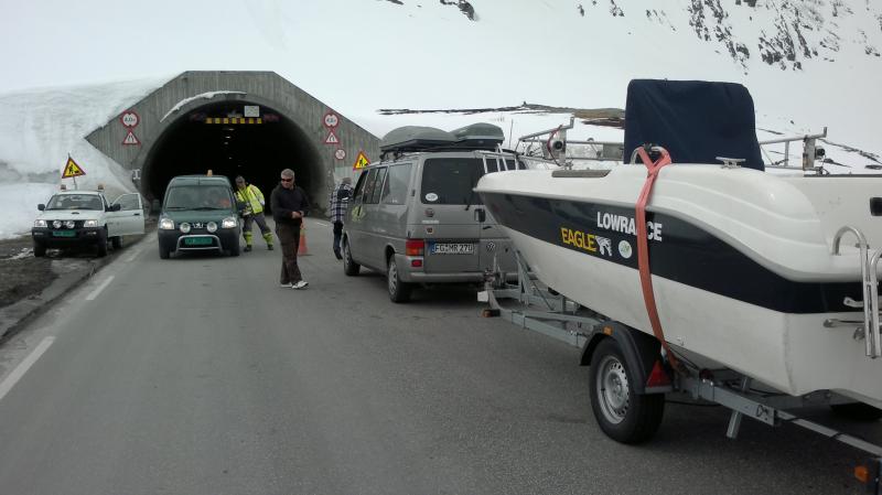 warten vorm Tunnel/Grottli